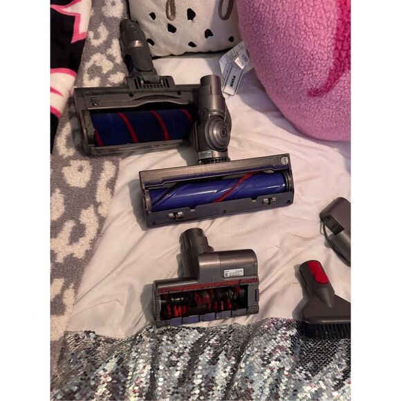 Dyson cordless v7 stick vacuum w/2 heads flat out & multi floor guc no charger - Picture 9 of 12